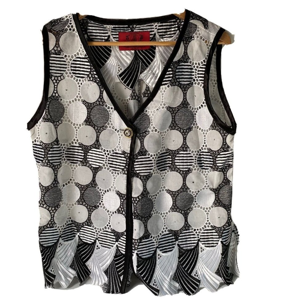 Isis embroidered circle lace vest black white jewel button Laura Fuchs Paris L‎